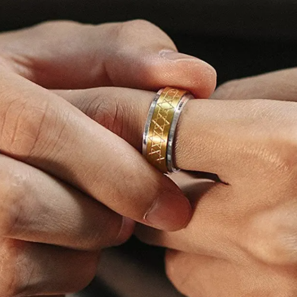 Mens Twist Magen David Ring - Gold