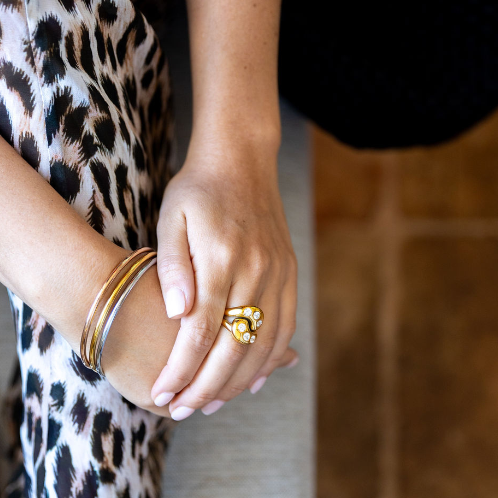 Kesher Ring 3 stone Gold