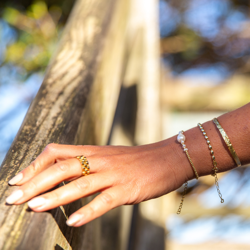 Bracelet with gold beads deals
